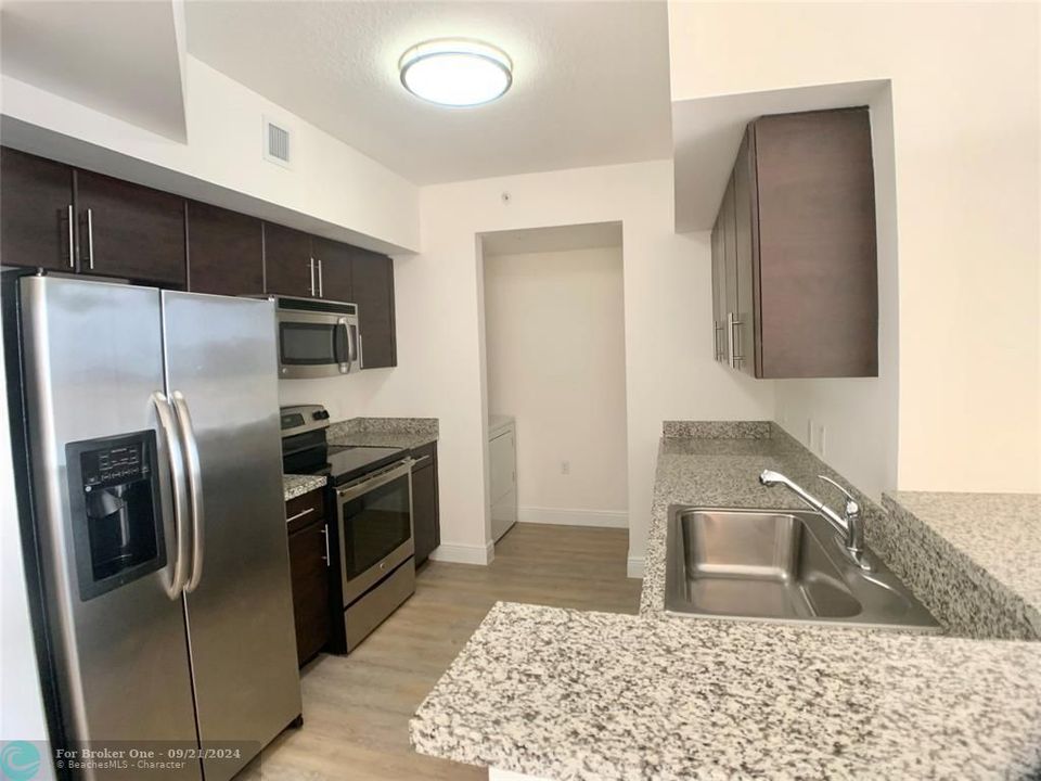 For Rent: $3,273 (2 beds, 2 baths, 1049 Square Feet)