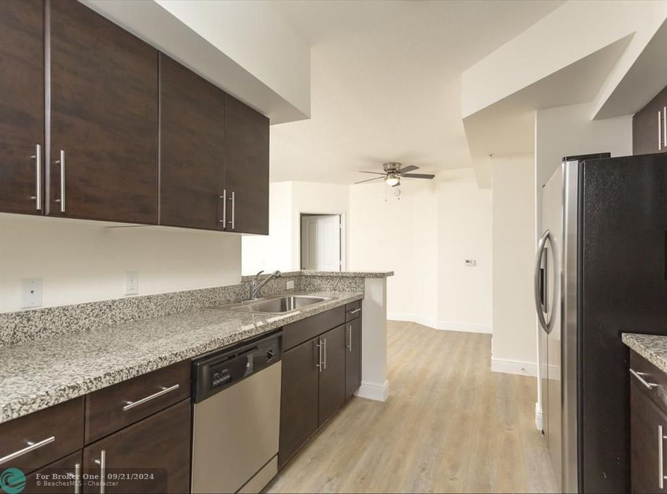 For Rent: $3,273 (2 beds, 2 baths, 1049 Square Feet)