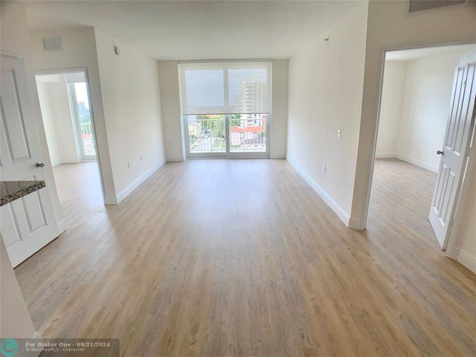 For Rent: $3,273 (2 beds, 2 baths, 1049 Square Feet)