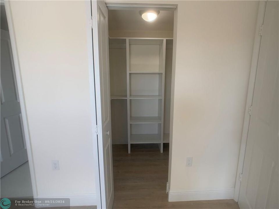 For Rent: $3,273 (2 beds, 2 baths, 1049 Square Feet)