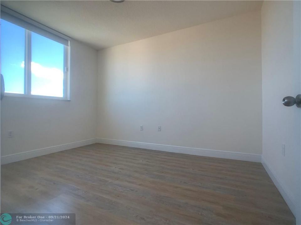 For Rent: $3,273 (2 beds, 2 baths, 1049 Square Feet)