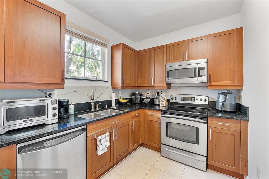 For Sale: $475,000 (2 beds, 2 baths, 1781 Square Feet)