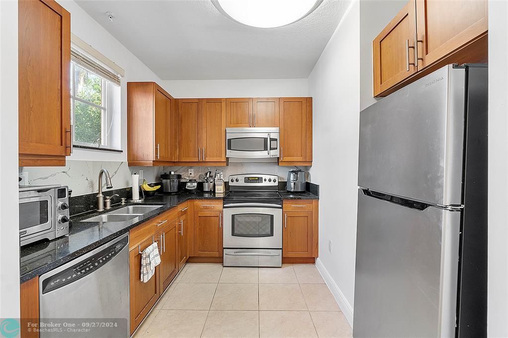 For Sale: $475,000 (2 beds, 2 baths, 1781 Square Feet)