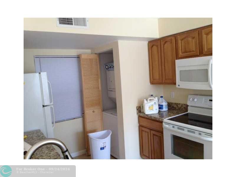 For Rent: $1,775 (1 beds, 1 baths, 754 Square Feet)