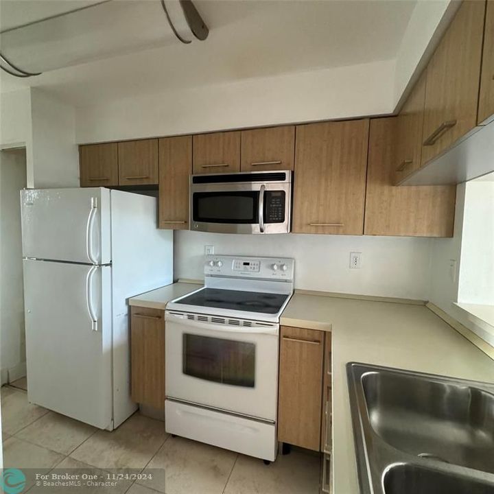 For Rent: $1,850 (1 beds, 1 baths, 805 Square Feet)