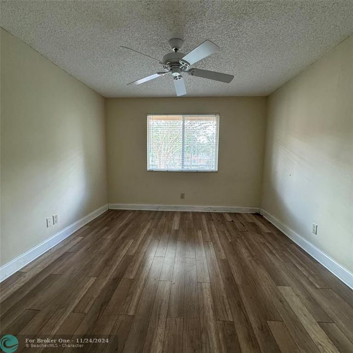 For Rent: $1,850 (1 beds, 1 baths, 805 Square Feet)