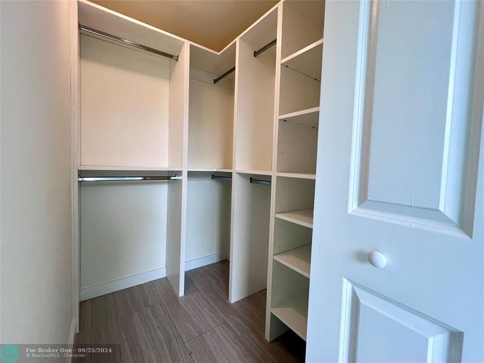 For Rent: $4,129 (2 beds, 2 baths, 970 Square Feet)