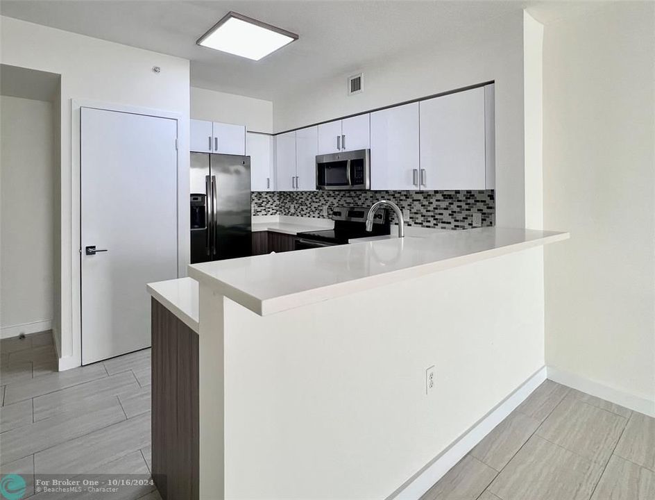 For Rent: $4,129 (2 beds, 2 baths, 970 Square Feet)