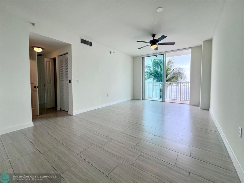 For Rent: $4,129 (2 beds, 2 baths, 970 Square Feet)