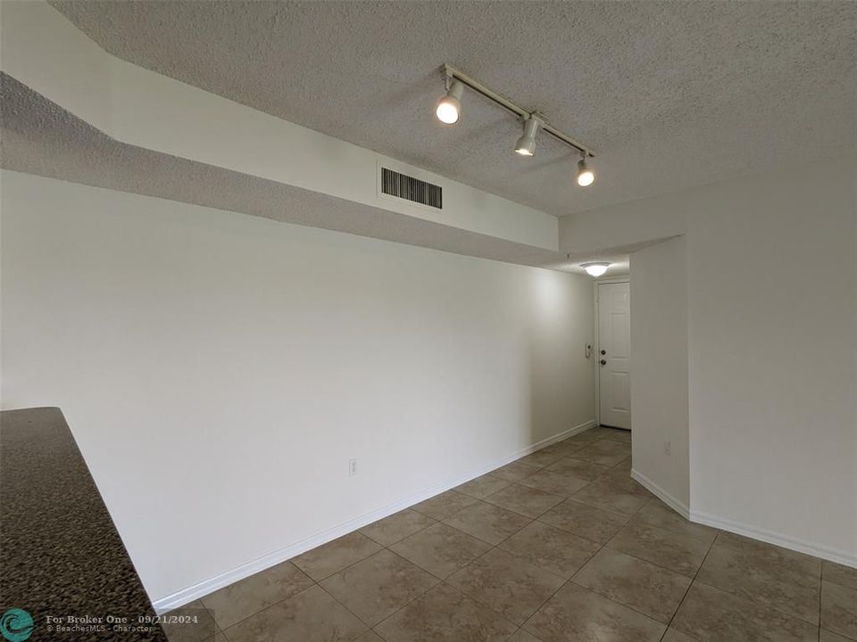 For Rent: $2,250 (2 beds, 2 baths, 1246 Square Feet)