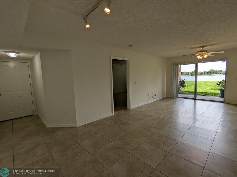 For Rent: $2,250 (2 beds, 2 baths, 1246 Square Feet)