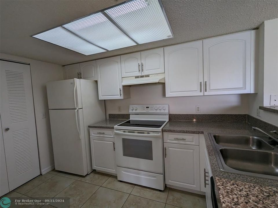 For Rent: $2,250 (2 beds, 2 baths, 1246 Square Feet)