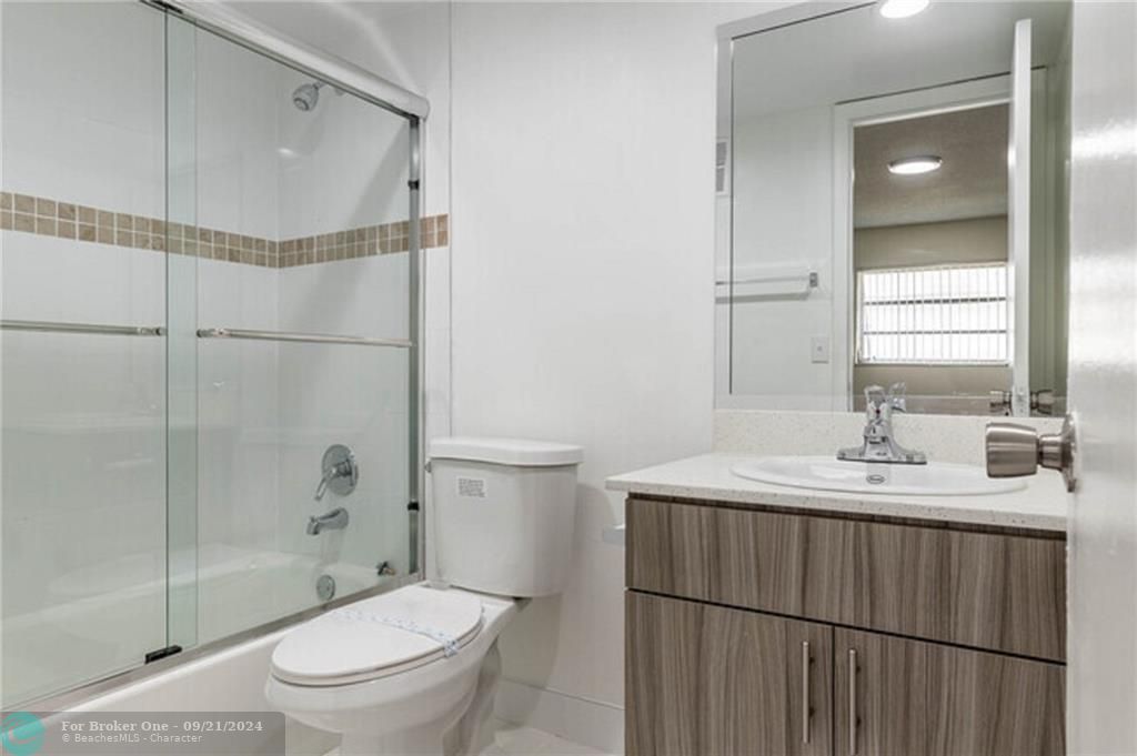 For Rent: $2,179 (2 beds, 1 baths, 848 Square Feet)