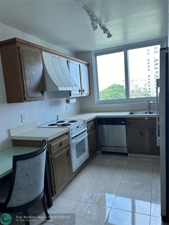 En Venta: $715,000 (2 camas, 2 baños, 1570 Pies cuadrados)