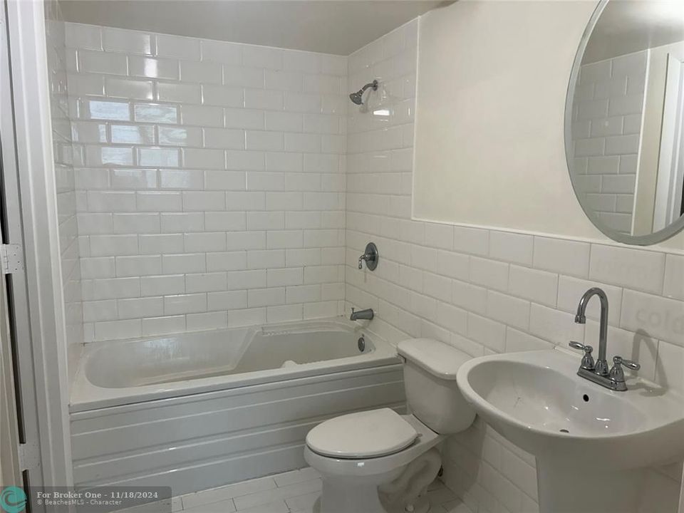 For Sale: $355,000 (0 beds, 1 baths, 638 Square Feet)