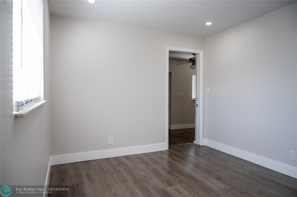 For Sale: $2,700 (3 beds, 2 baths, 1300 Square Feet)