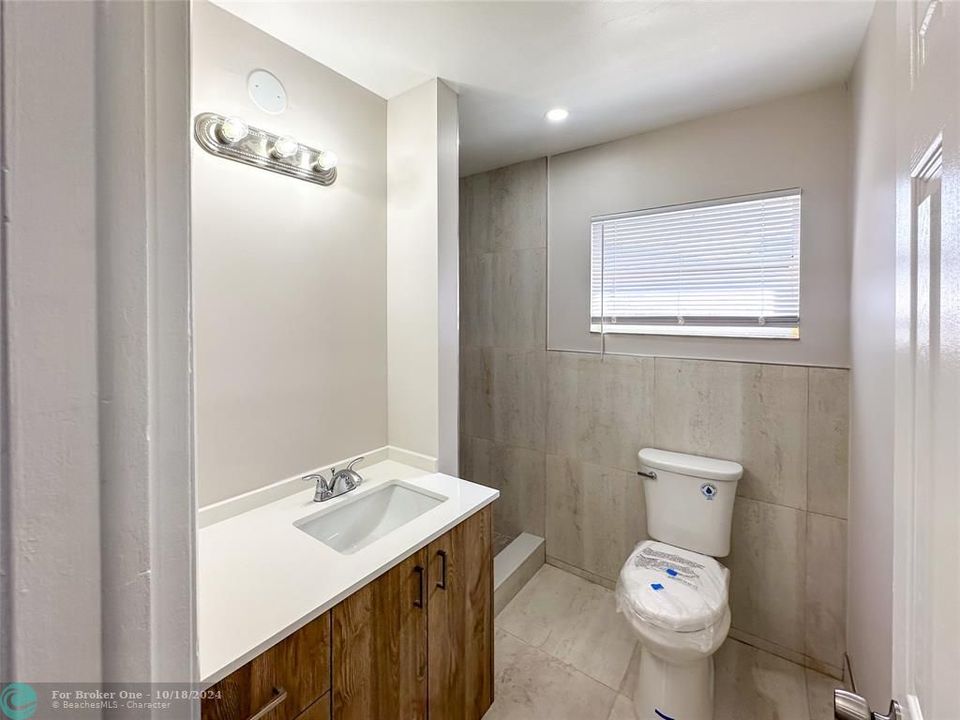 For Sale: $2,700 (3 beds, 2 baths, 1300 Square Feet)