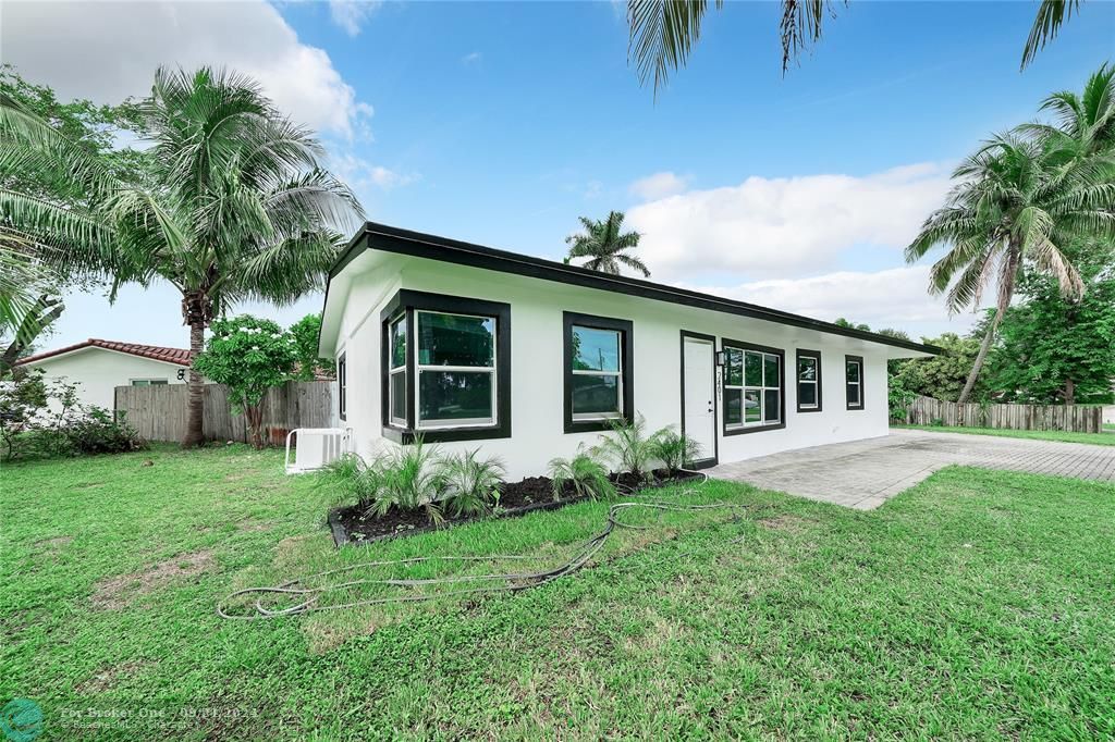 For Sale: $488,000 (3 beds, 2 baths, 1213 Square Feet)