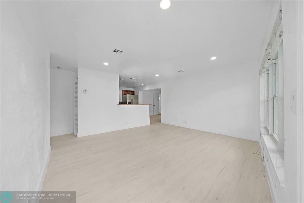 For Sale: $488,000 (3 beds, 2 baths, 1213 Square Feet)