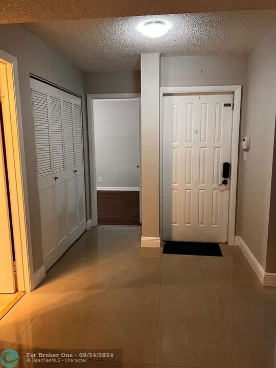 For Rent: $2,300 (2 beds, 2 baths, 1099 Square Feet)