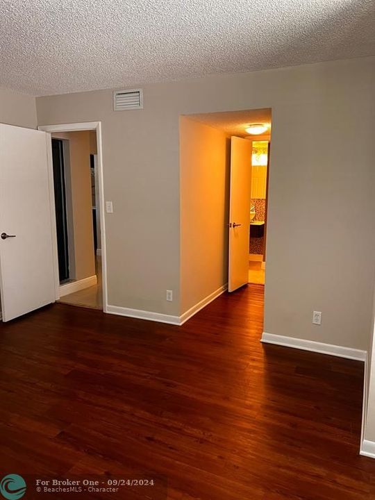 For Rent: $2,300 (2 beds, 2 baths, 1099 Square Feet)