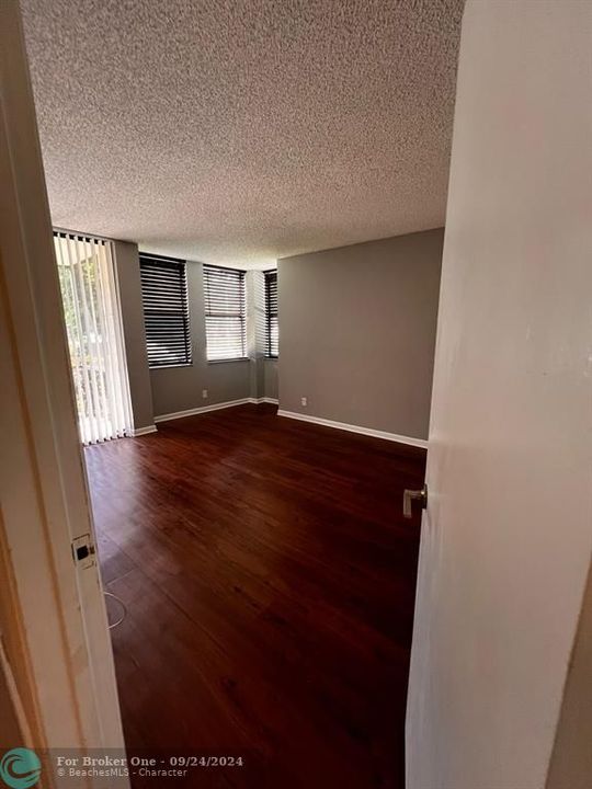 For Rent: $2,300 (2 beds, 2 baths, 1099 Square Feet)