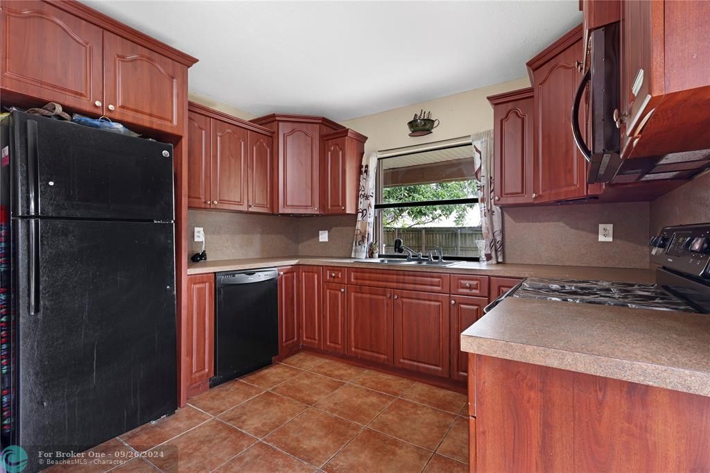 For Sale: $619,500 (4 beds, 2 baths, 1411 Square Feet)