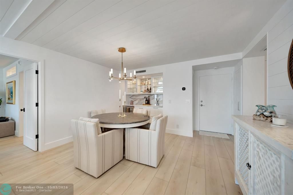 For Sale: $674,500 (2 beds, 2 baths, 1100 Square Feet)