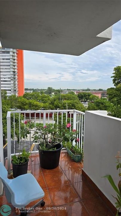 For Sale: $245,000 (2 beds, 2 baths, 1257 Square Feet)