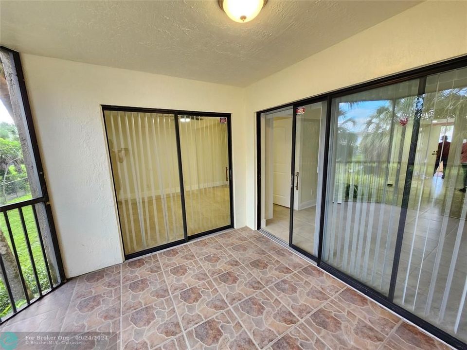 For Rent: $2,325 (2 beds, 2 baths, 820 Square Feet)