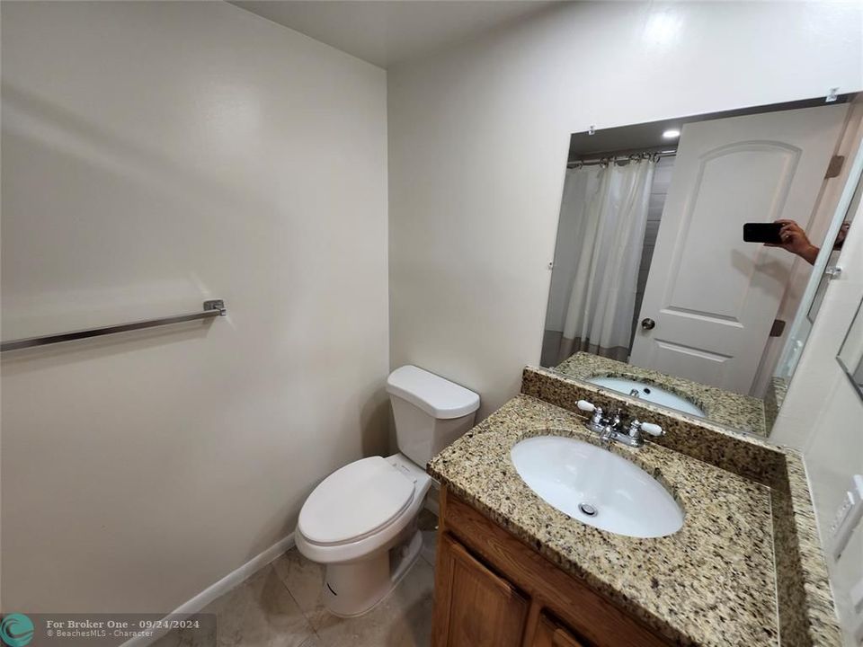 For Rent: $2,325 (2 beds, 2 baths, 820 Square Feet)