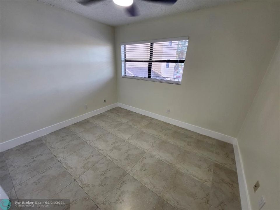 For Rent: $2,325 (2 beds, 2 baths, 820 Square Feet)