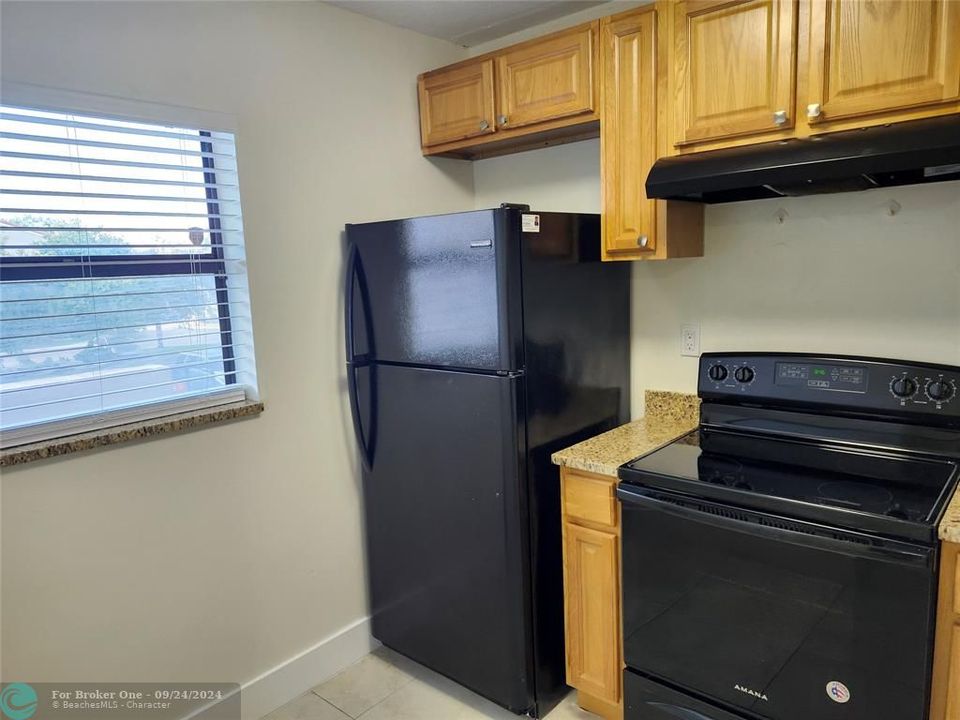 For Rent: $2,325 (2 beds, 2 baths, 820 Square Feet)