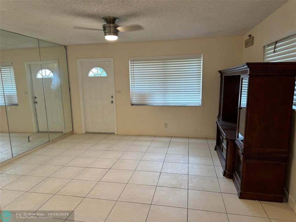 For Rent: $2,500 (2 beds, 2 baths, 1010 Square Feet)