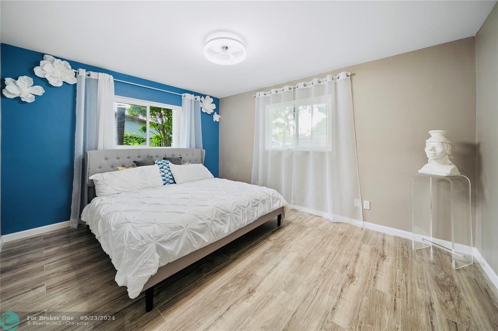 For Sale: $445,000 (2 beds, 1 baths, 1184 Square Feet)