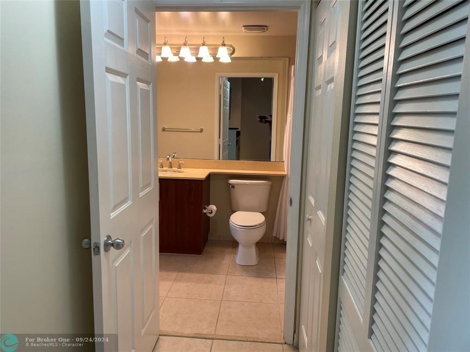 For Rent: $2,200 (1 beds, 1 baths, 807 Square Feet)