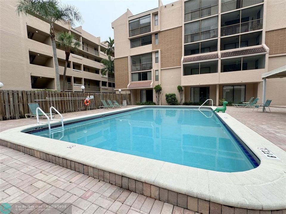 For Rent: $2,250 (2 beds, 2 baths, 834 Square Feet)