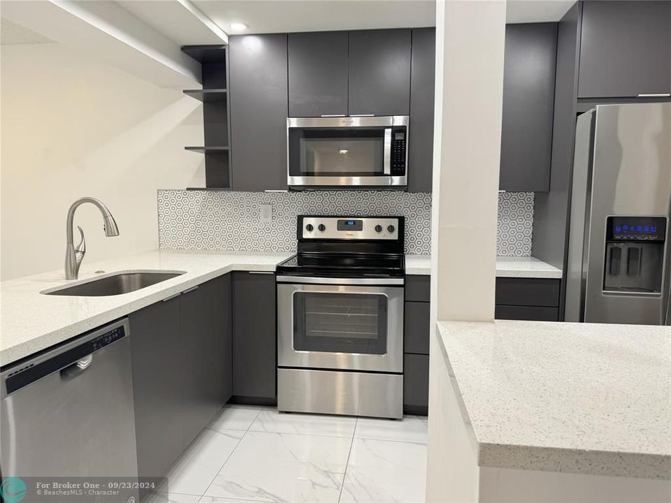 For Rent: $2,250 (2 beds, 2 baths, 834 Square Feet)