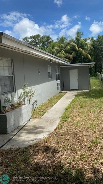 For Rent: $2,500 (2 beds, 1 baths, 848 Square Feet)