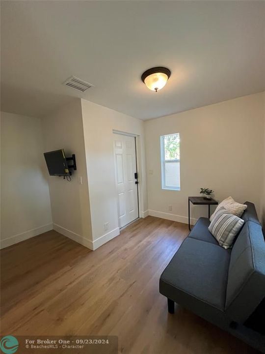 For Rent: $1,850 (2 beds, 1 baths, 1150 Square Feet)