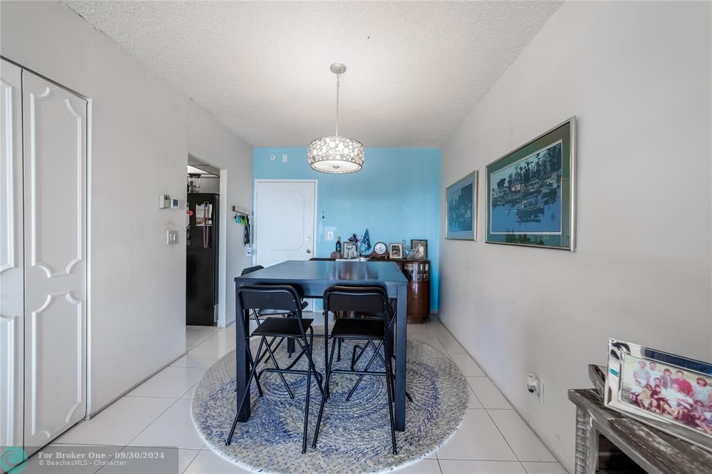 For Sale: $410,000 (1 beds, 1 baths, 890 Square Feet)