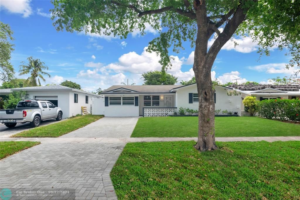 For Sale: $695,000 (3 beds, 2 baths, 1584 Square Feet)