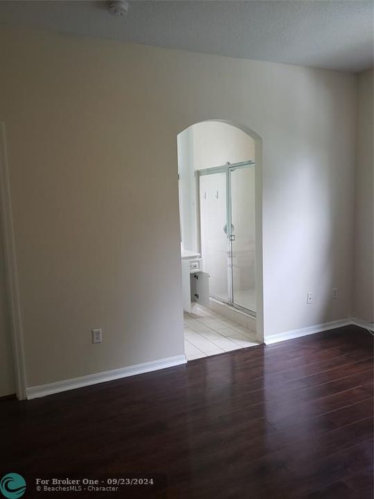 For Rent: $2,450 (2 beds, 2 baths, 1379 Square Feet)