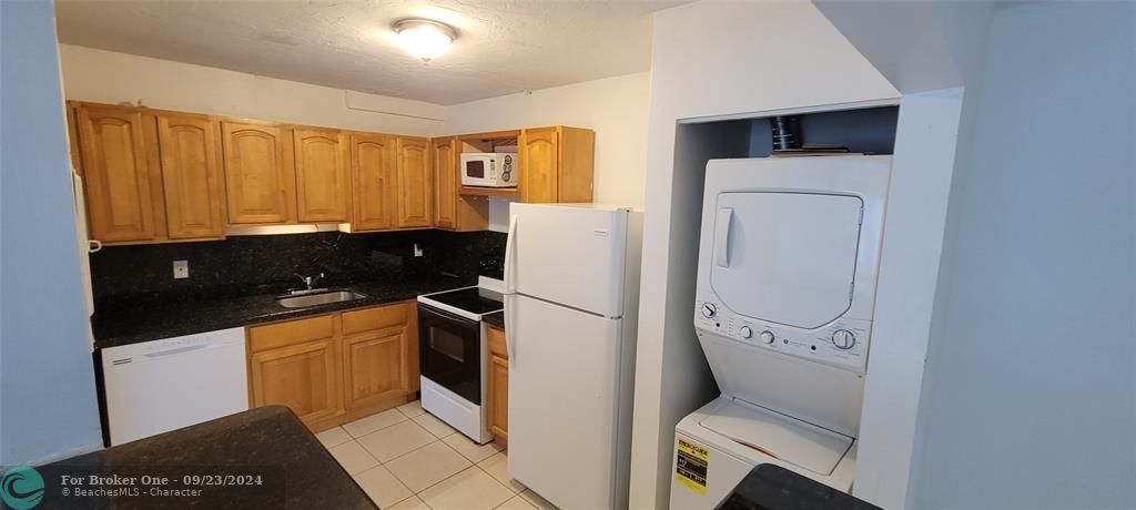 For Rent: $1,800 (1 beds, 1 baths, 750 Square Feet)