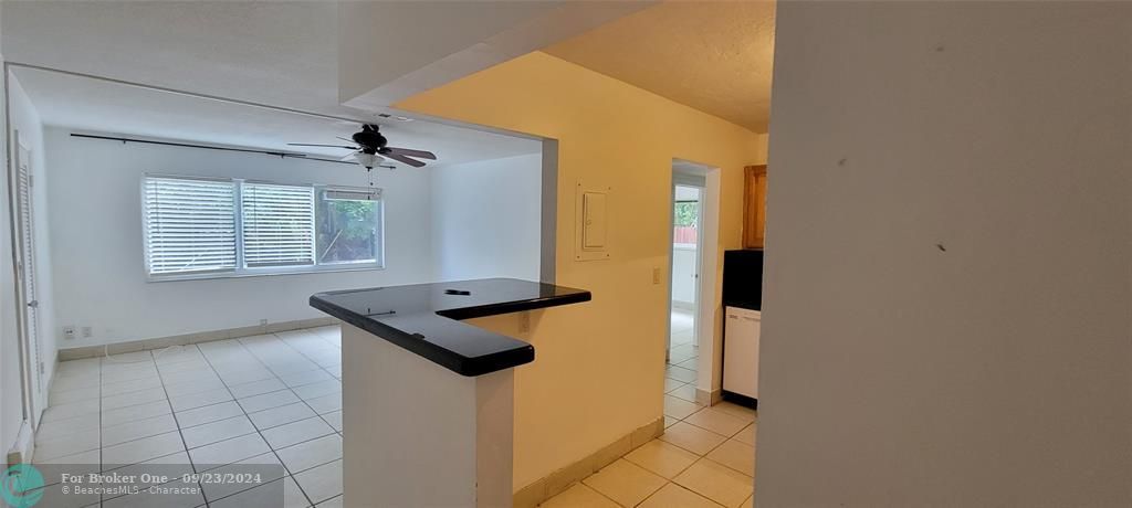 For Rent: $1,800 (1 beds, 1 baths, 750 Square Feet)