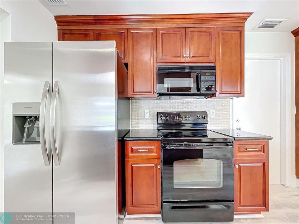 For Sale: $417,500 (2 beds, 2 baths, 1647 Square Feet)