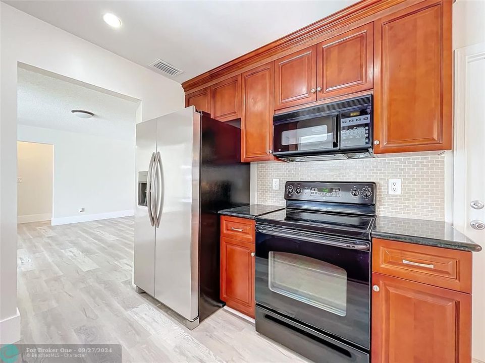 For Sale: $417,500 (2 beds, 2 baths, 1647 Square Feet)