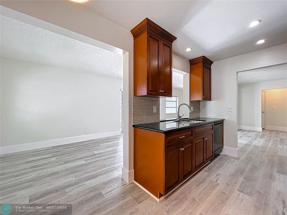 For Sale: $417,500 (2 beds, 2 baths, 1647 Square Feet)