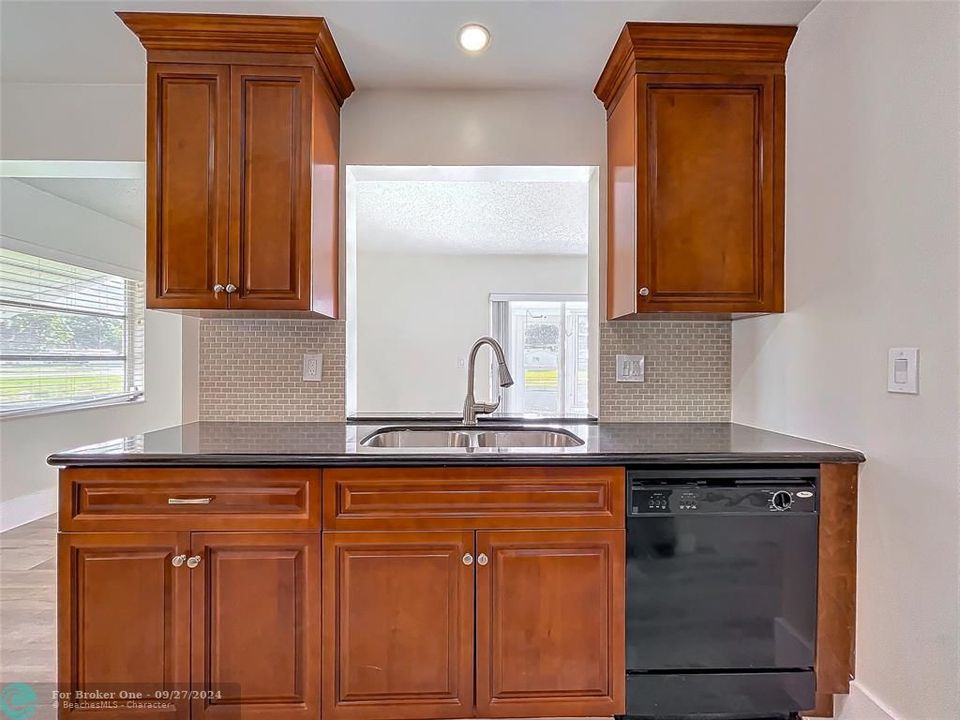 For Sale: $417,500 (2 beds, 2 baths, 1647 Square Feet)