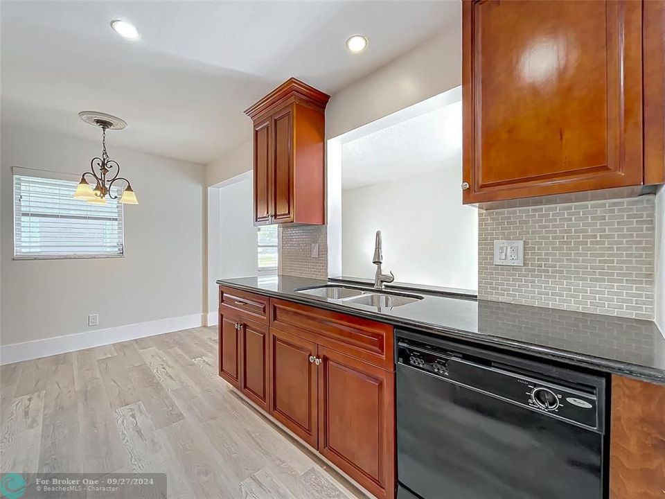 For Sale: $417,500 (2 beds, 2 baths, 1647 Square Feet)